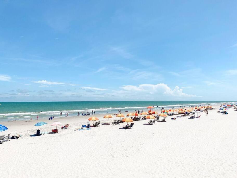 Ocean Breeze Beachfront Condo, Newly Renovated * Myrtle Beach