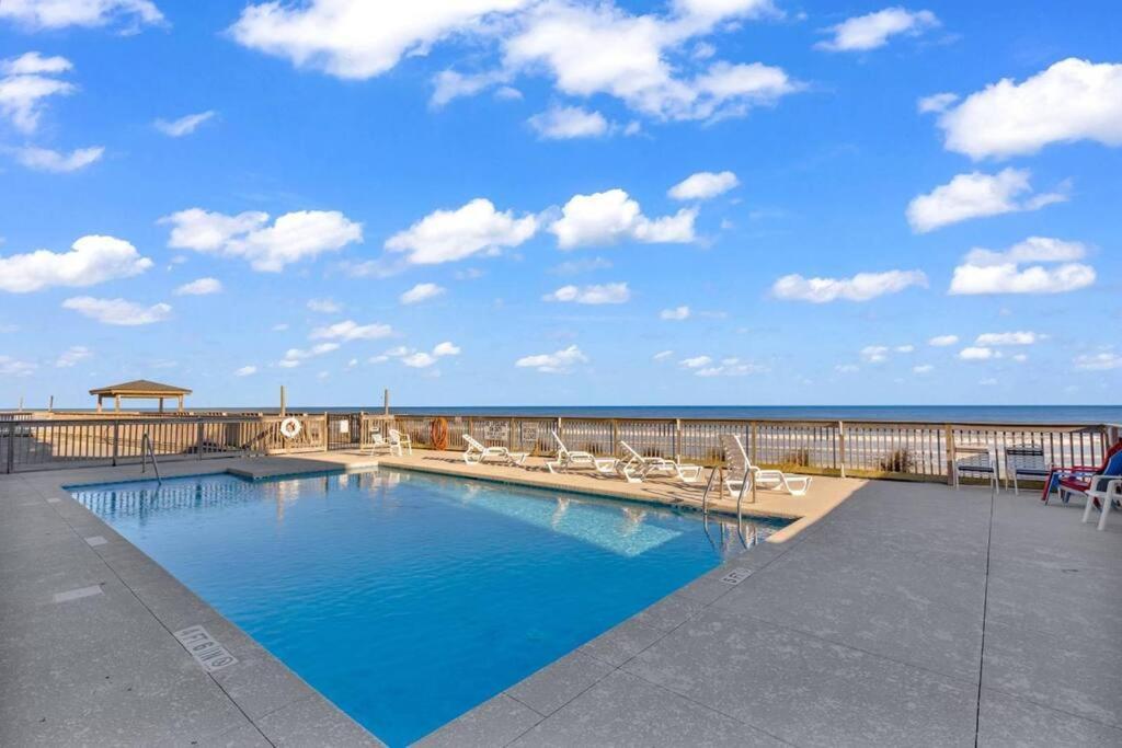 Appartement Ocean Breeze Beachfront Condo, Newly Renovated *