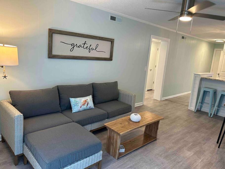 Ocean Breeze Beachfront Condo, Newly Renovated Appartement Myrtle Beach