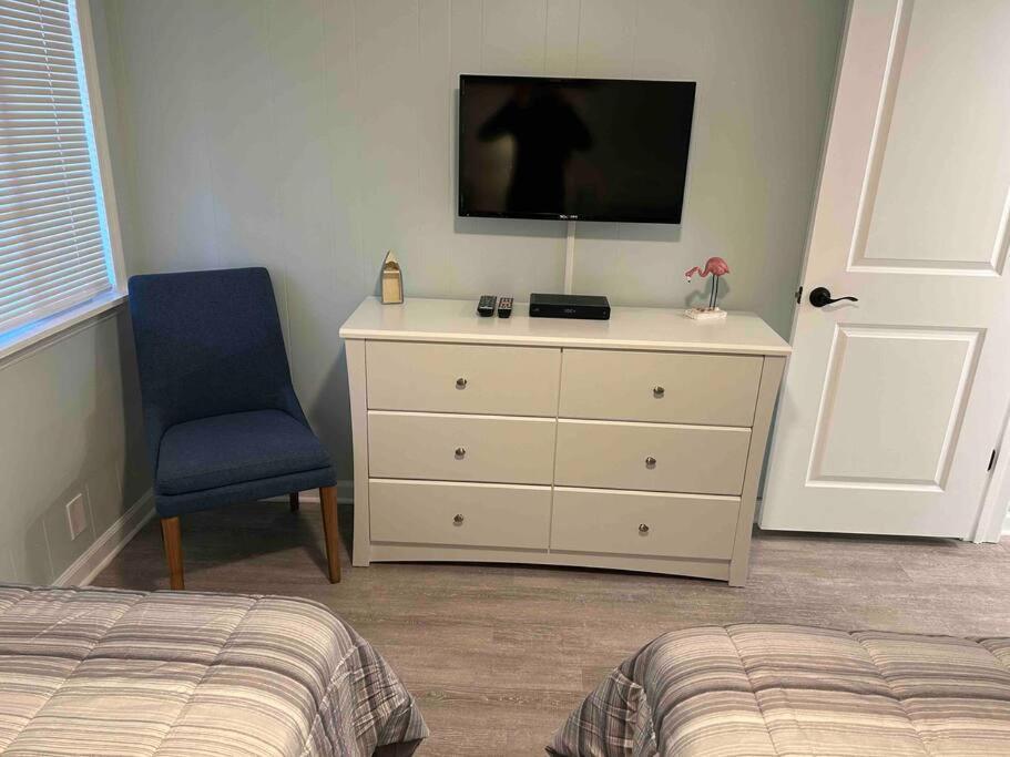 Ocean Breeze Beachfront Condo, Newly Renovated