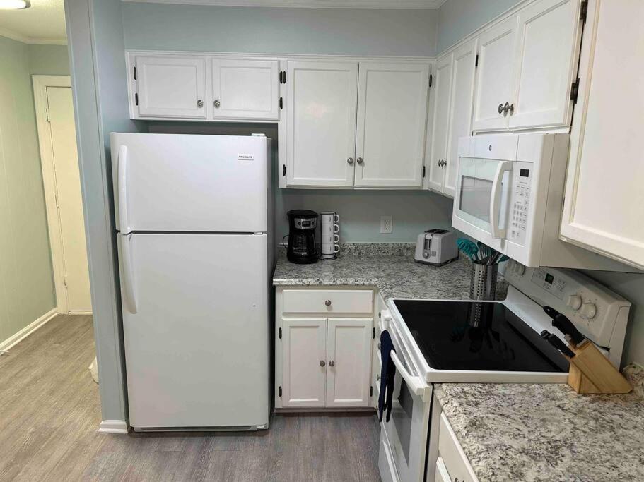 Appartement Ocean Breeze Beachfront Condo, Newly Renovated Myrtle Beach