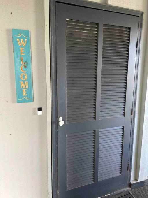 Ocean Breeze Beachfront Condo, Newly Renovated * Myrtle Beach