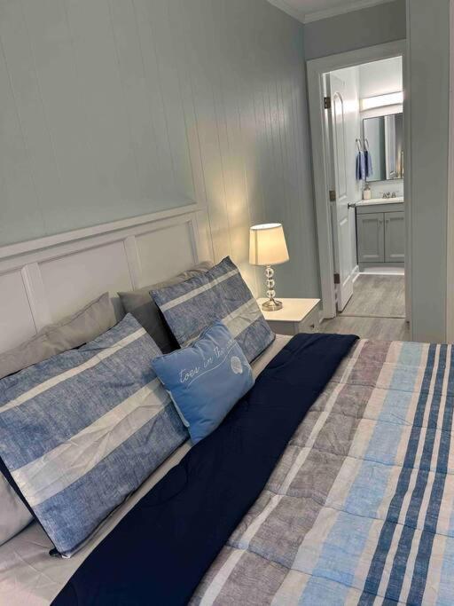 Ocean Breeze Beachfront Condo, Newly Renovated Appartement *