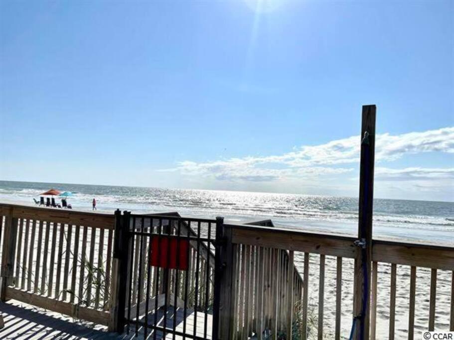 Appartement Ocean Breeze Beachfront Condo, Newly Renovated