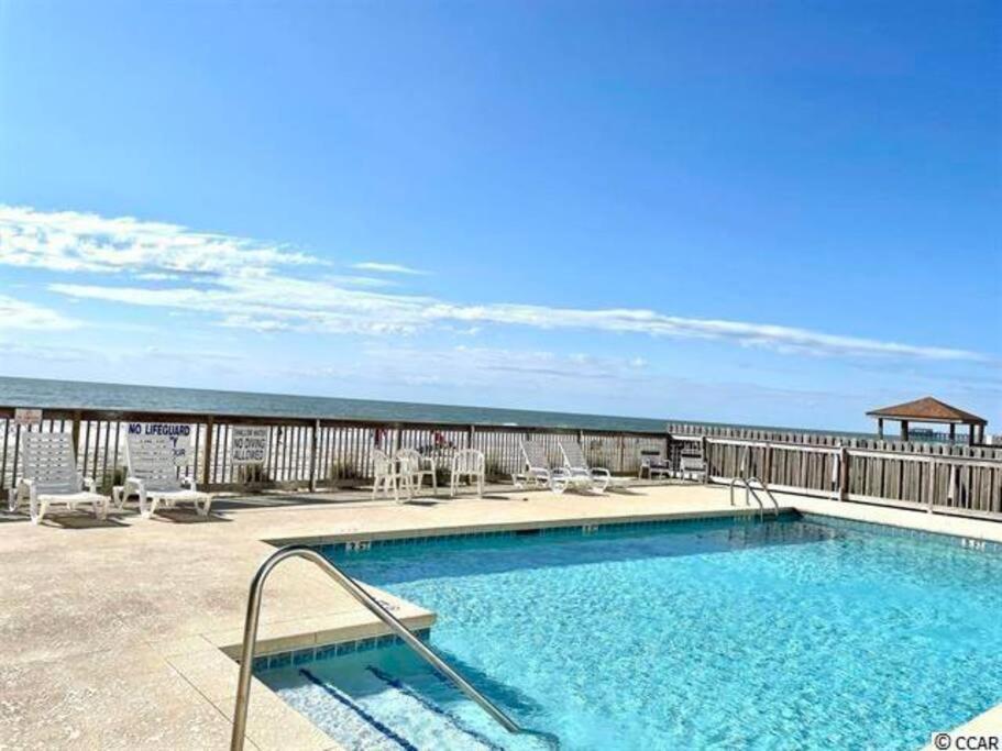 Ocean Breeze Beachfront Condo, Newly Renovated * Myrtle Beach