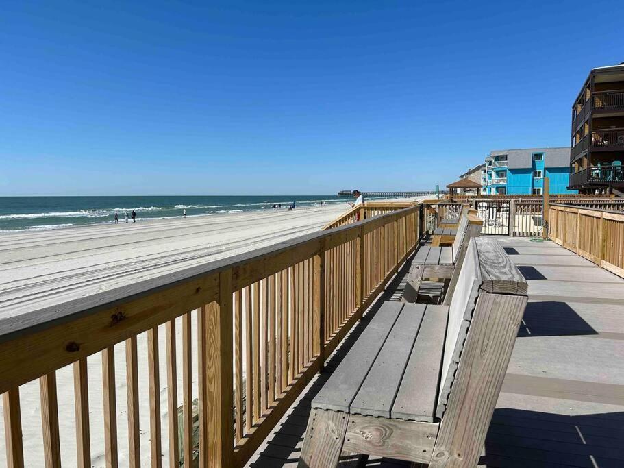 Ocean Breeze Beachfront Condo, Newly Renovated * Myrtle Beach